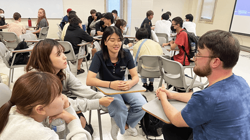 授業外でも英語に触れる学校生活